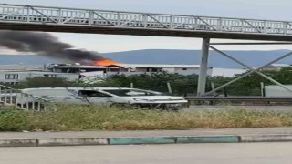 Bursada evin çatısı alevlere teslim oldu