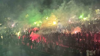 Bursaspor taraftarı yeniden doğuşun meşalesini yaktı