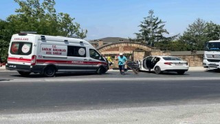 Büyükçekmecede ambulans otomobile çarptı: 4 yaralı