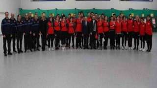 Büyükkılıç, Okçuluk Milli Takımına seçilen Büyükşehir Belediyesi Spor Kulübü sporcularını tebrik etti