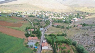 Büyükşehirden Develinin kırsal yollarına 900 tonluk sıcak asfalt çalışması