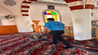Cami ve ibadethaneler bayrama hazırlanıyor