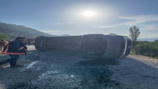 Çamlıyaylada devrilen minibüste 11 kişi yaralandı