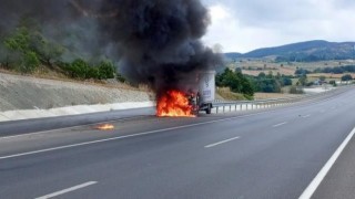 Çaresizce araçlarının yanmasını izlediler