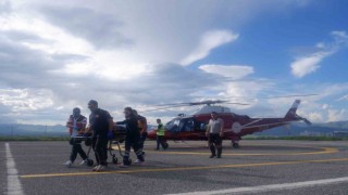 Çaşır toplarken kayalıklardan düşen kadın ambulans helikopterle hastaneye sevk edildi