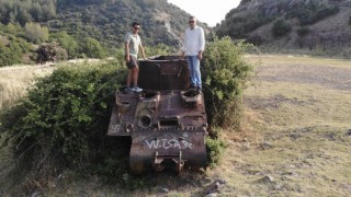 “Cezalı” Tank Vatandaşların İlgi Odağı
