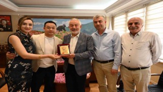 Çinli fenomen canlı yayında Isparta gülünü tanıttı