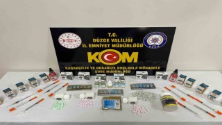 Cinsel içerikli ilaçlar polis baskınında ele geçirildi: 2 gözaltı