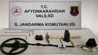 Define ararken jandarmaya yakalandı