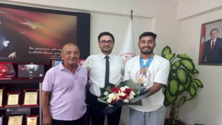 Demir, Milli Tenisçi Ahmet Kaplanı tebrik etti