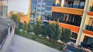Dengesini kaybedip 7. kattan yere çakılan kadının düşme anı kamerada