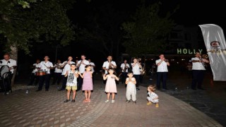 Denizli Büyükşehir Bandosu ile caddeler şenlendi