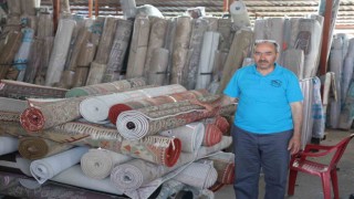 Deprem öncesi yıkamacıya bırakılan halılar sahipsiz kaldı