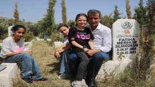 Depremde 3 evladını ve eşini kaybeden baba, enkazdan kurtardığı 4 evladıyla hayata tutundu
