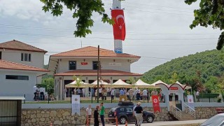 Depremin merkez üssünde yıkılan cami, 20 ay sonra yeniden ibadete açıldı