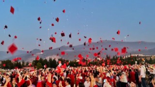 Depremin yaralarının sarıldığı İskenderunda mezuniyet heyecanı