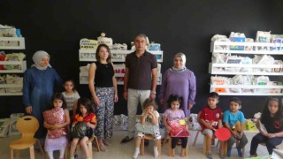 Depremzede anaokulu öğrencilerine anlamı karne hediyesi