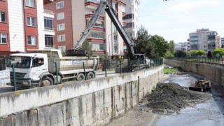 Dere yatakları iş makineleri ile temizlendi