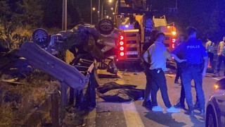 Devrilen otomobilde 3 kişi hayatını kaybetti