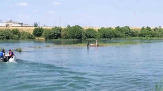 Dicle Nehrindeki adacıkta mahsur kalan aile kurtarıldı
