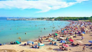 Didim sahillerinde ‘iğne atsan yere düşmez görüntüler oluştu