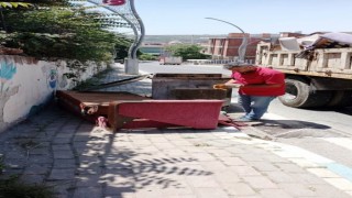 Dilovasında çöpe atılan ev eşyaları bertaraf ediliyor
