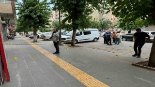 Diyarbakırda anlaşma masasında silahlar konuştu: 4 yaralı