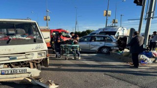 Diyarbakırda otomobil ile pikap kavşakta çarpıştı: 4 yaralı