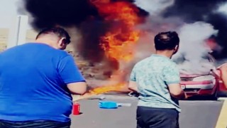 Diyarbakırda seyir halindeki otomobil alev topuna döndü