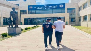 Dolandırıcılık suçundan aranan şahsı polis yakaladı