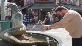 Edirnede sıcak hava bunalttı, kimisi süs havuzlarına, kimisi çeşmelere koştu