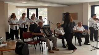 Eğitimini tamamlayan kursiyerlerden mini konser