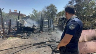Elazığda ahır ve kümes yangını: 15 keçi, 29 tavuk telef oldu