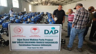 Elazığda çiftçilere badem silkeleme ve çapa makinesi dağıtıldı