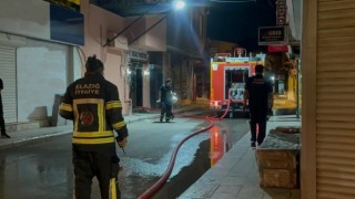 Elazığda pansiyon yangını: 2 itfaiye personeli dumandan etkilendi