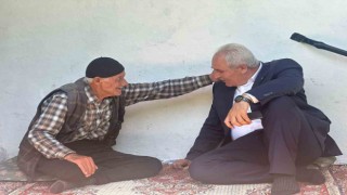 Eleşkirt Belediye Başkanı Yakut, Kurban Bayramında en yaşlı vatandaşları ziyaret etti