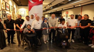 Engelsiz İzler sergisi ile eserlerini görücüye çıkardılar