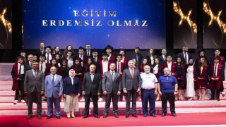 Erdem Kolejinde mezuniyet coşkusu