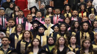 ERÜ Halil Bayraktar Sağlık Hizmetleri Meslek Yüksekokulu, yeni mezunlarını verdi