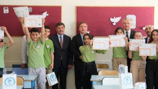 Erzincanda 44 bin 785 öğrenci karne sevinci yaşadı