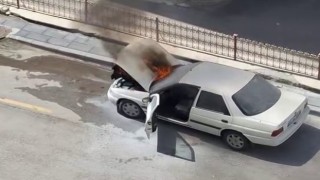 Erzurumda araç bir anda alev aldı