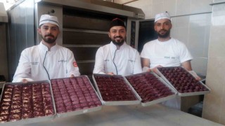 Erzurumlu ustadan mor baklava