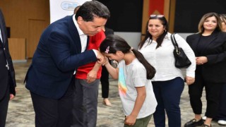 Esenyurt Belediye Başkanı vatandaşlarla bayramlaştı