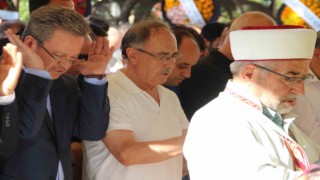 Eski Bakan Akçalının acı günü