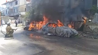 Evde başlayan yangın park halindeki aracı kullanılmaz hale getirdi