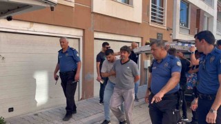 Evine gelen şahıslarla tartışan kadın kaçmaya çalışırken 2nci kattan düştü