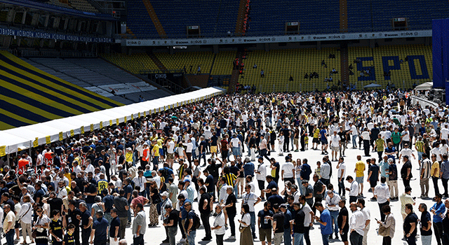 Fenerbahçe Başkanını Seçiyor: Oy Verme İşlemi Devam Ediyor