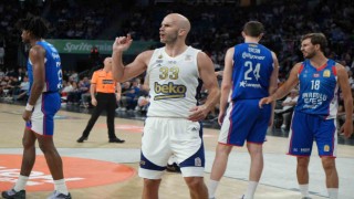 Fenerbahçe, final serisi ilk maçında A. Efesi 85-74 mağlup etti