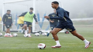 Fenerbahçe, günü çift idmanla tamamladı