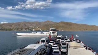 Feribottan baraja atlamıştı, o anlar kameraya yansıdı